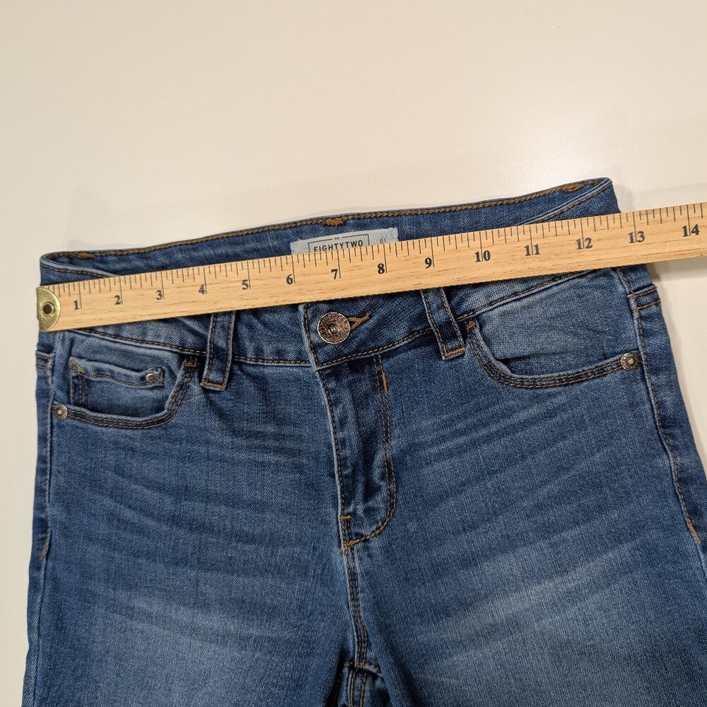 Eighty Two Women's Blue Jeans Size 1 - Picture 11 of 16